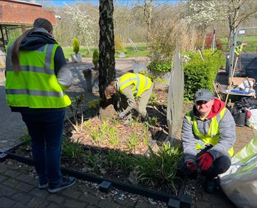 HoW College students on work experience at County Hall gardening 