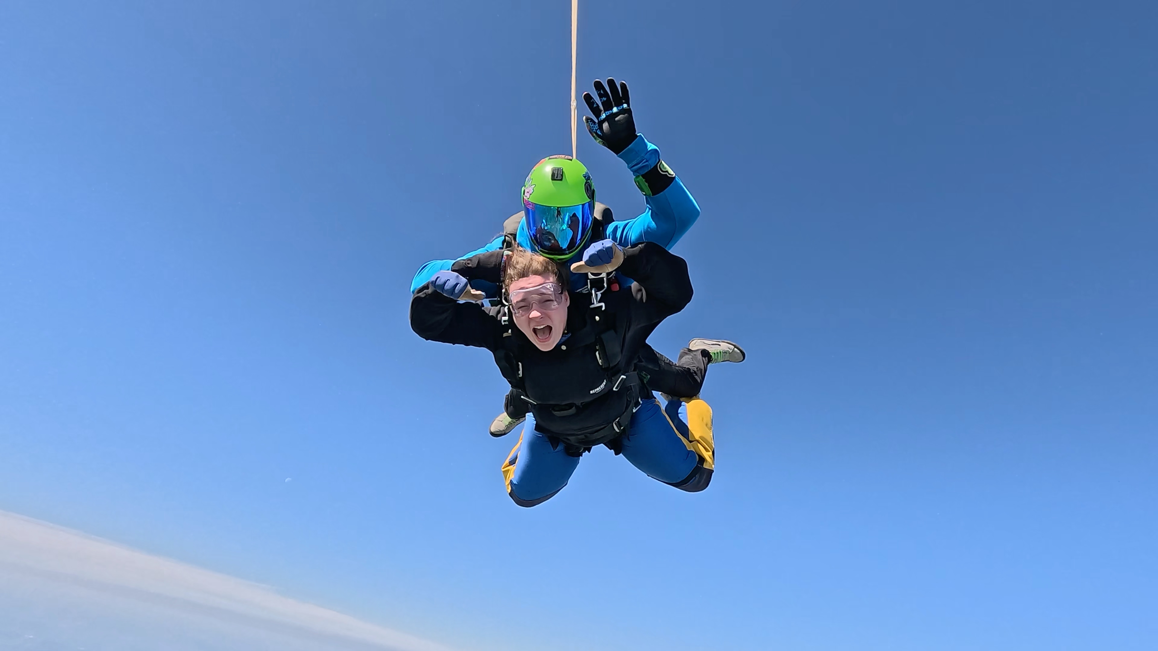 HoW College student Mia skydives with another person